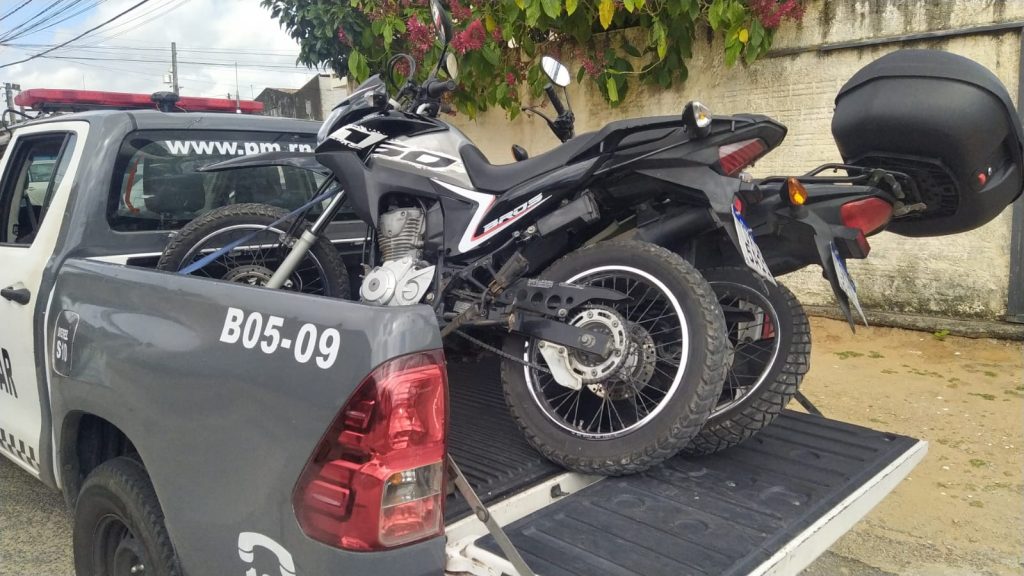 5°BPM recupera duas motos roubadas na rua dos Potiguares