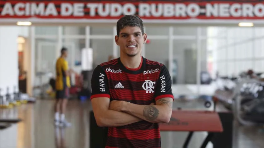 Potiguar Ayrton Lucas evolui no Flamengo e participa de gols nos últimos quatro jogos