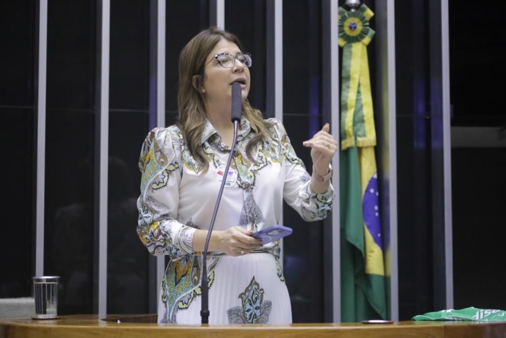 CCJ aprova projeto de Carla Dickson para Semana Nacional de Transplante de Córnea