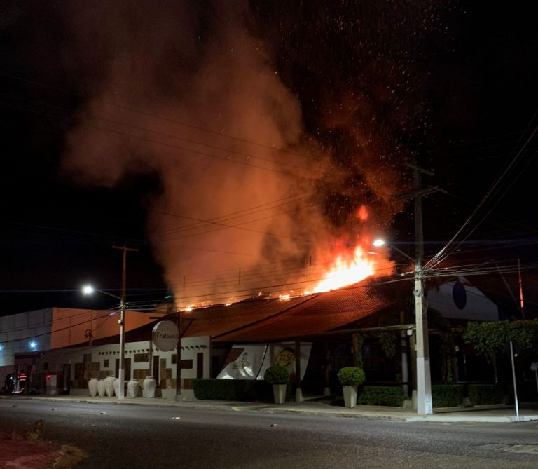 Restaurante Tratoria é atingido por incêndio durante a madrugada no Bairro Nova Betânia em Mossoró