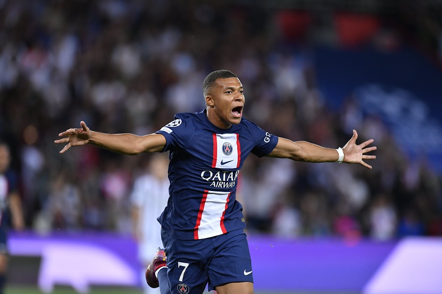 Mbappé supera Messi entre os milionários