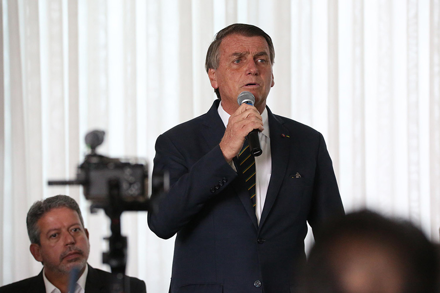 Bolsonaro exalta ministros nordestinos e nega aumento da gasolina