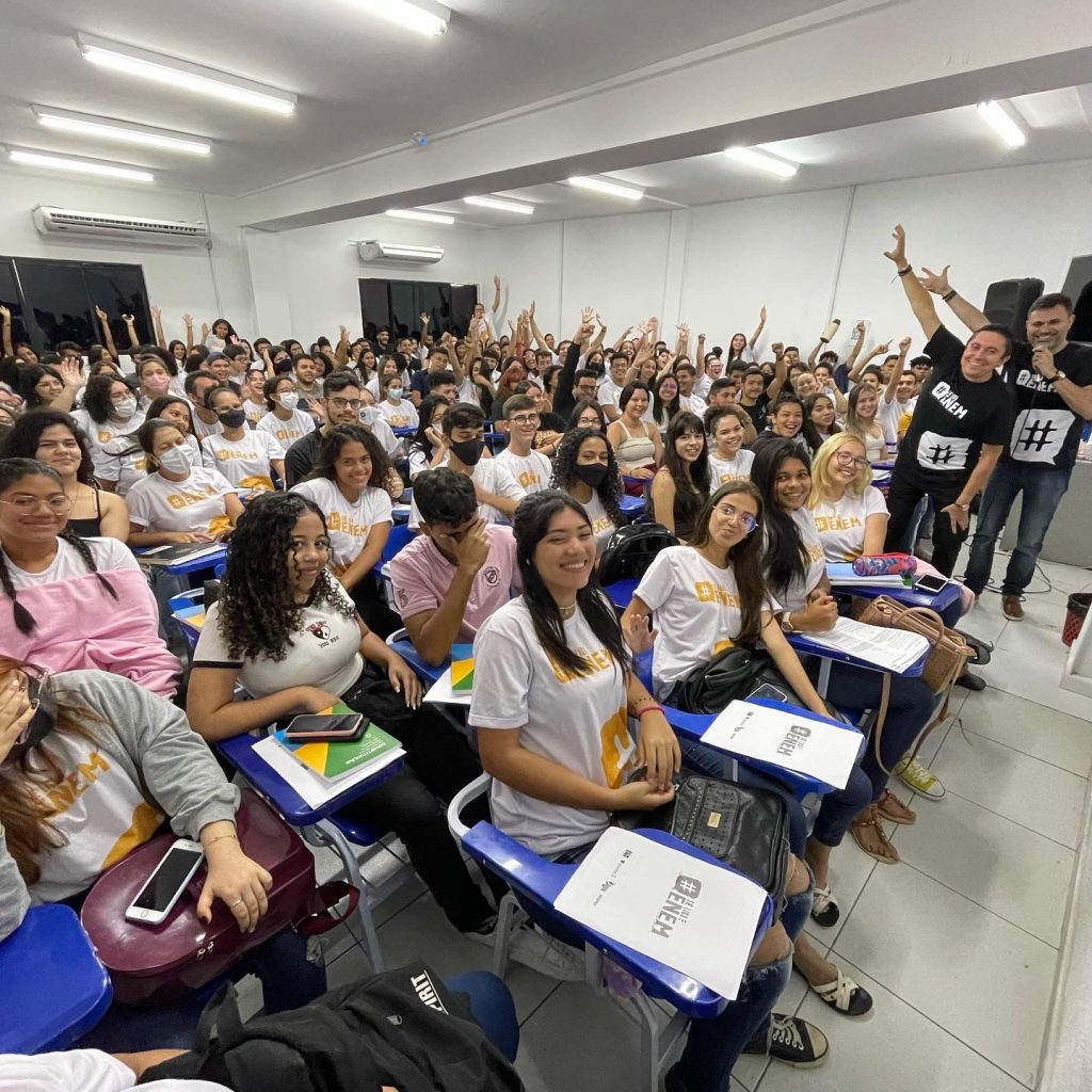 ENEM 2022: Cursinho oferece preparação gratuita e de qualidade para os alunos que se submeterão ao exame