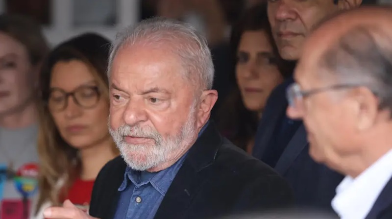 Lula fará acenos à classe média no debate com Bolsonaro neste domingo na Band, diz jornal