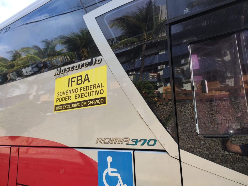 Alunos e professores do IFBA que visitavam Natal são impedidos de retornar para a Bahia após furto de cabos de freio do ônibus da instituição