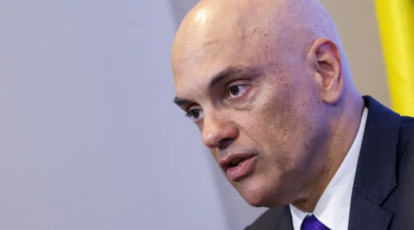 Alexandre de Moraes acata pedido de Bolsonaro e tira vídeo sobre venezuelanas do ar