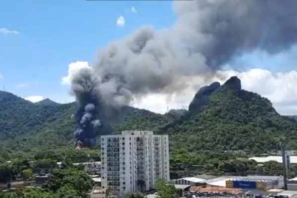 incêndio atinge o Projac, da Rede Globo, no Rio de Janeiro