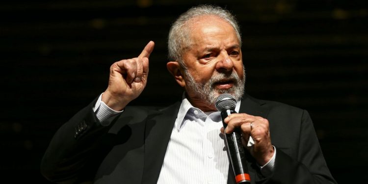 Lula pede encontro com Biden antes da posse