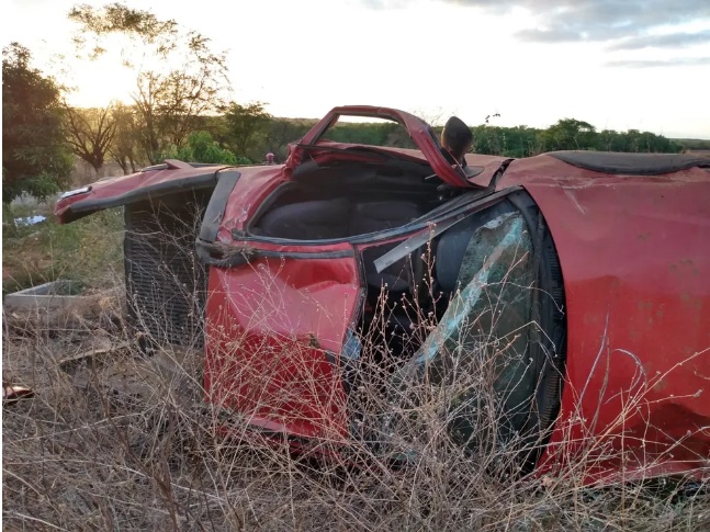 Comerciante morre após carro capotar em estrada do RN