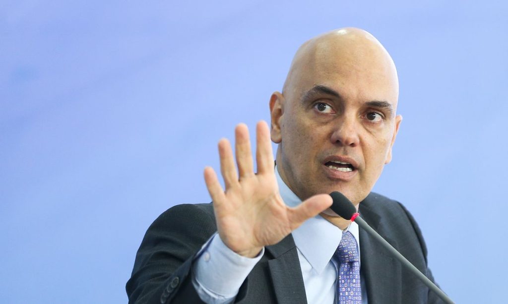 Alexandre de Moraes proíbe porte de armas no DF até 2 de janeiro