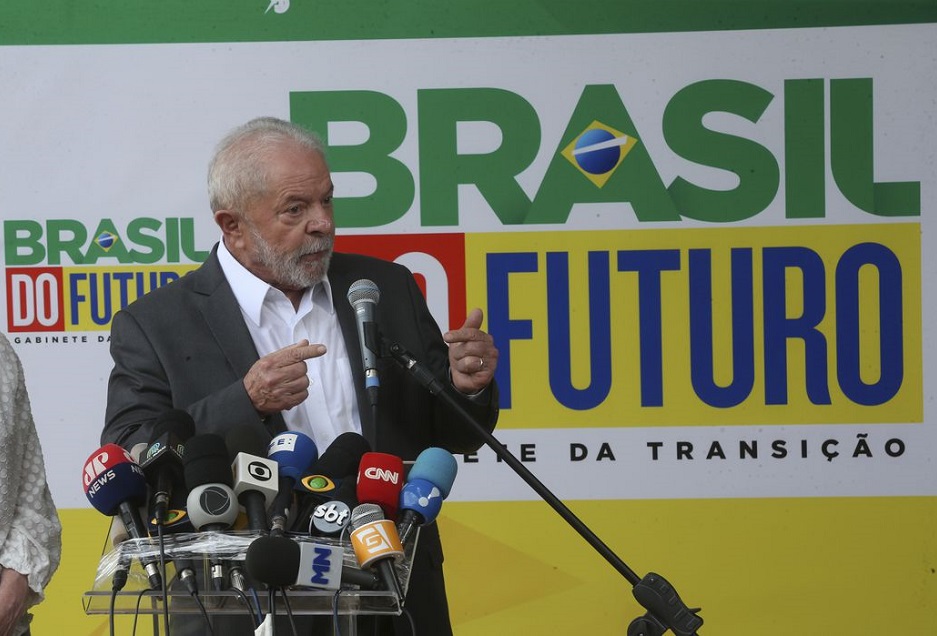 Lula anunciará primeiros ministros nesta sexta-feira, diz Gleisi