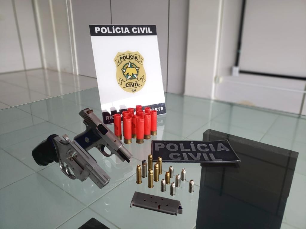 Polícia Civil apreende armas e munições em investigações de violência doméstica em Natal