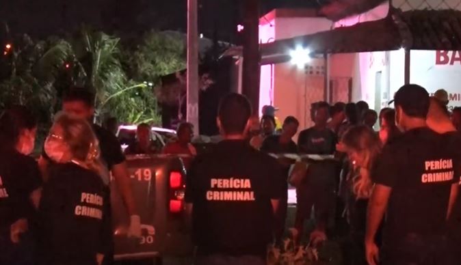 Homem é assassinado a tiros no meio da rua na zona Oeste de Natal