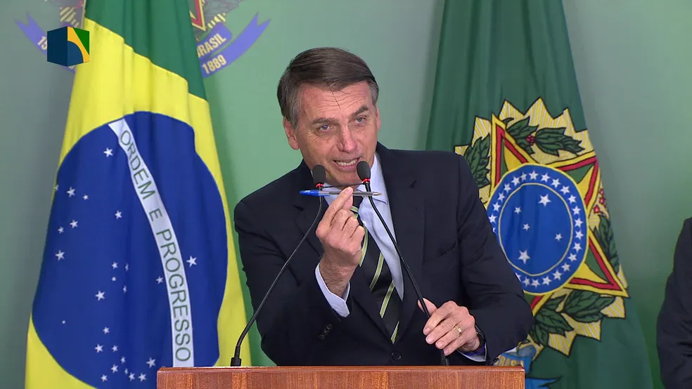 Política Bolsonaro avalia editar medida provisória para prorrogar isenção de impostos federais. Impacto seria de cerca de R$ 53 bilhões para o futuro governo