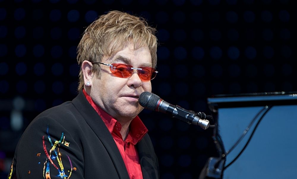 Após 50 anos de carreira, Elton John realizará seu último show