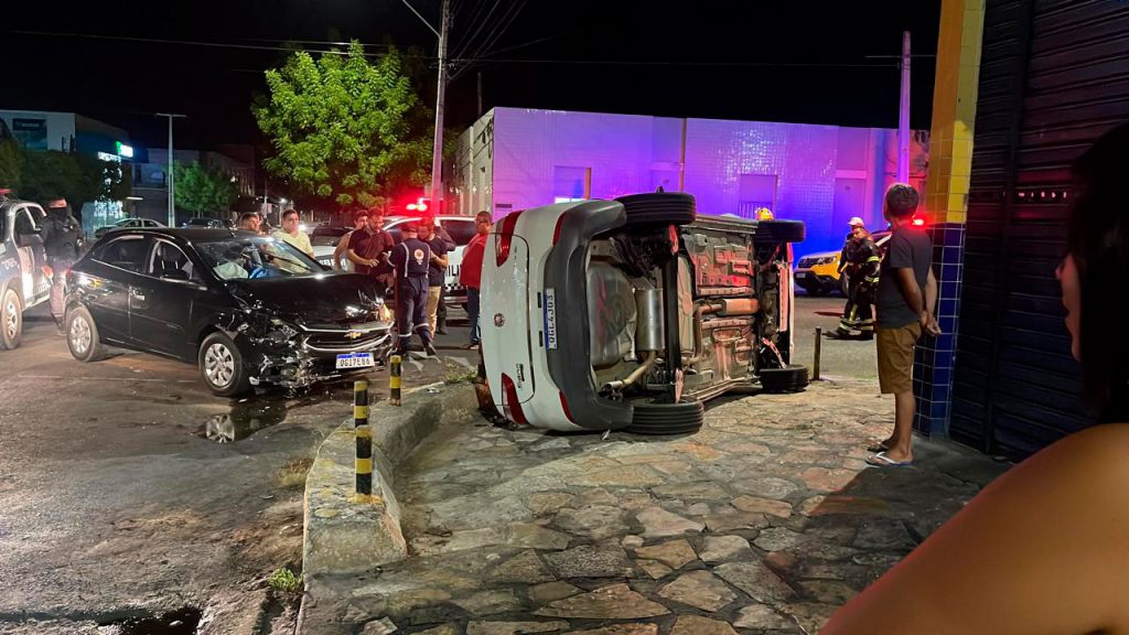 Polícia Rodoviária Estadual registra colisão entre dois carros próximo ao Hospital Rafael Fernandes em Mossoró