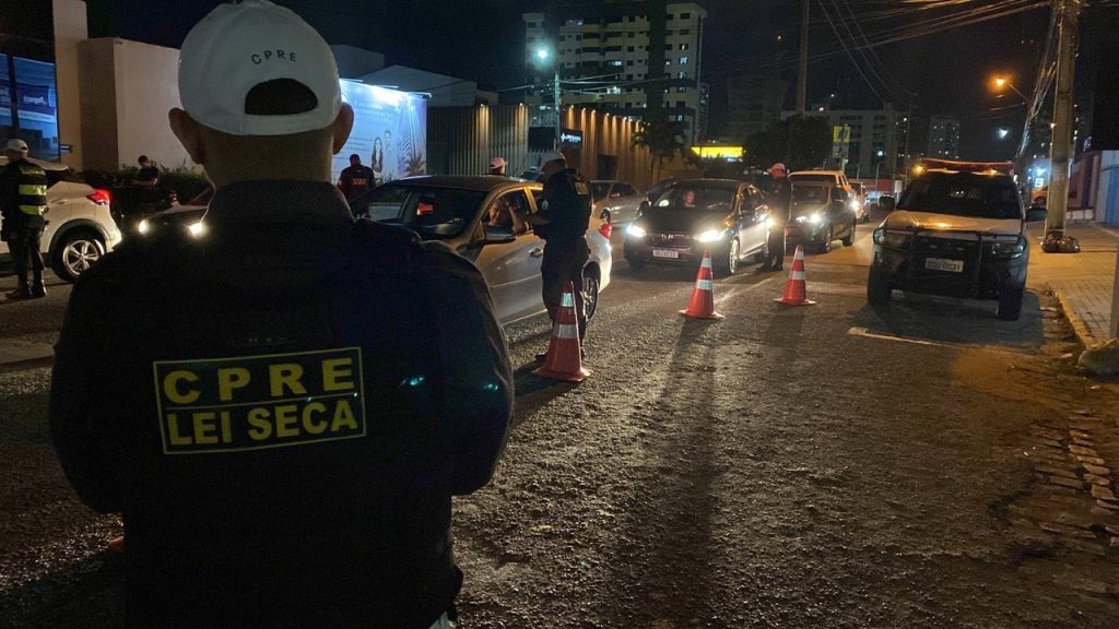 Lei Seca flagra 51 motoristas alcoolizados no fim de semana em Natal; idoso é preso pela segunda vez