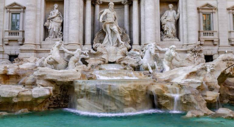 Todos os anos são jogados R$ 5,5 milhões na Fontana di Trevi; saiba para onde vai o dinheiro