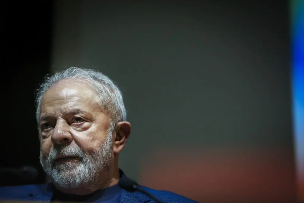 Petistas pressionam Lula a não dar ministérios de destaque a outros partidos