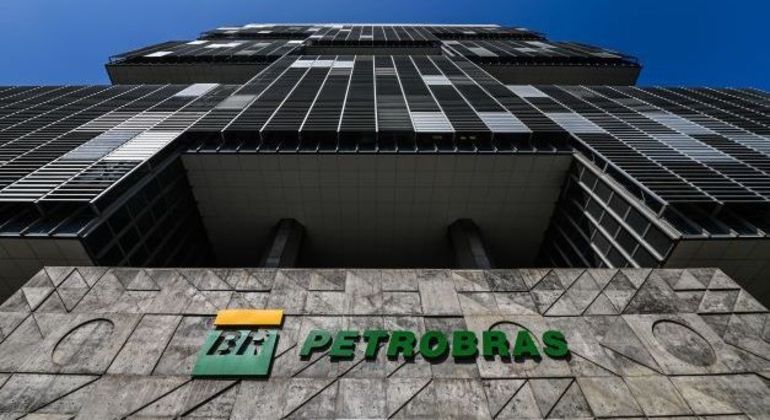 Transição sugere a Lula abandonar privatizações da Petrobras, Correios e EBC