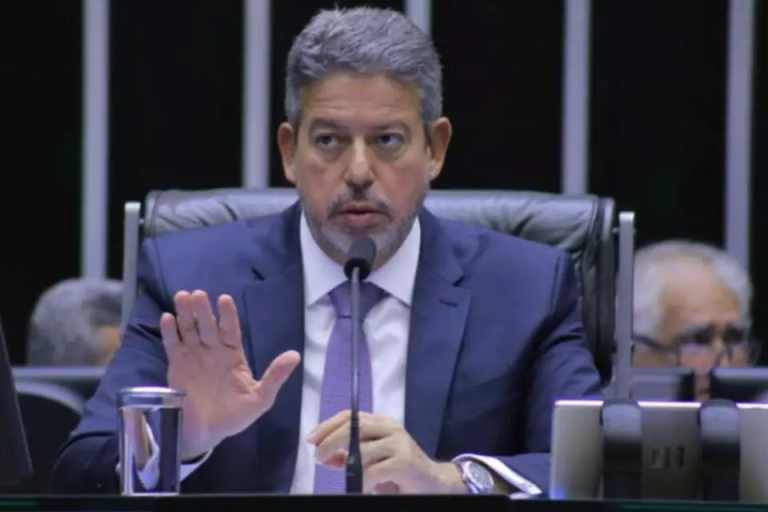 Lira reajusta auxílio-moradia de deputados e valor passa dos R$6 mil