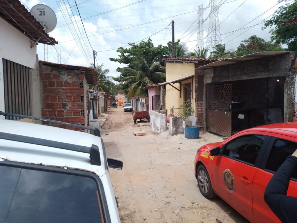 Bombeiros localizam corpo enterrado em morro na Zona Oeste de Natal