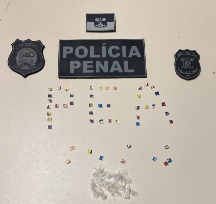 Visitante é presa ao tentar entrar com 40 selos de LSD na Penitenciária de Alcaçuz