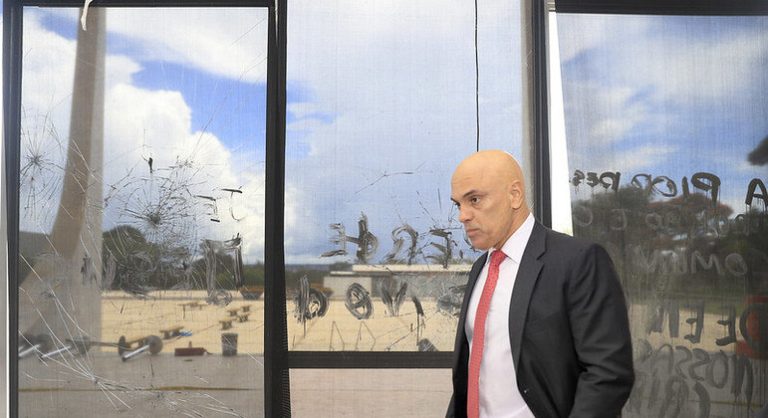 Moraes mantém 354 presos e libera 220 por atos de vandalismo em Brasília