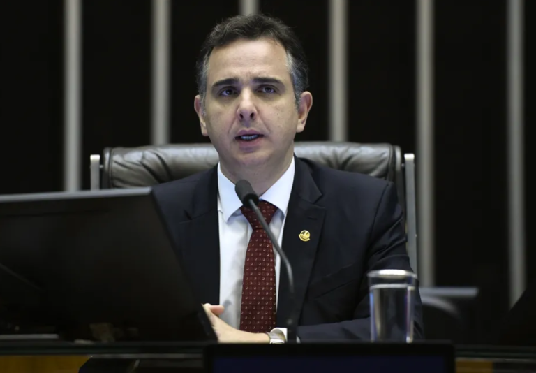 Influência de Alcolumbre gera incômodo e pode tirar votos de Pacheco, avaliam senadores