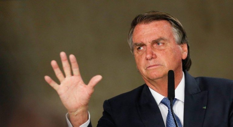 TSE dá cinco dias para Bolsonaro se explicar sobre vídeo contra urnas