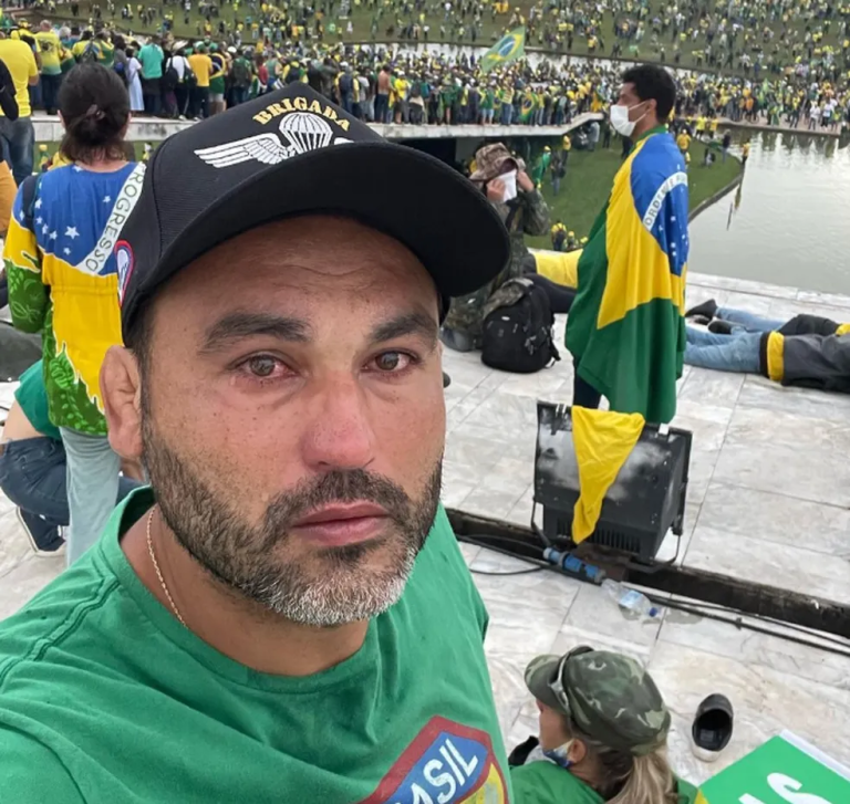 PF faz busca e apreensão em endereços de Léo Índio, sobrinho de Bolsonaro, por participação nas invasões de Brasília