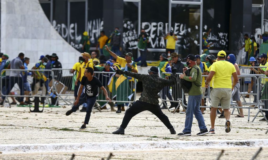 PF deflagra operação em cinco estados e no DF contra envolvidos nas invasões de Brasília