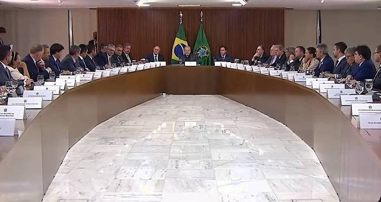 “Não vamos ser autoritários, mas nós não seremos mornos”, diz Lula em reunião com governadores