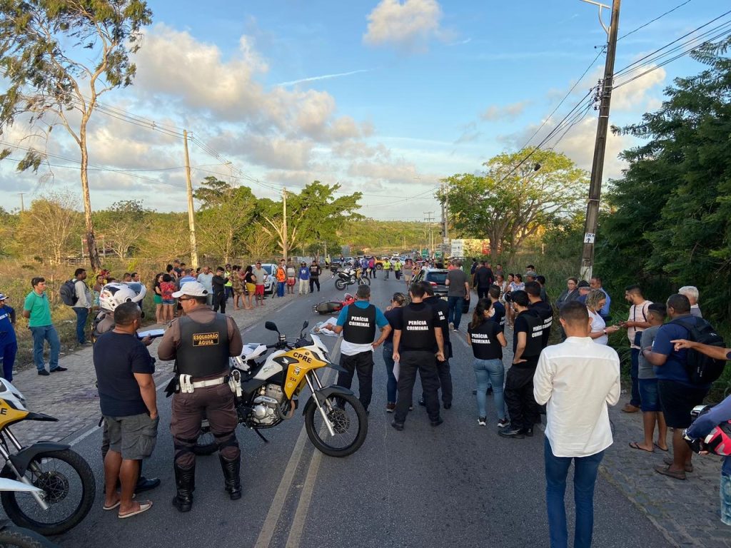 Colisão entre carro e moto deixa um morto e outro ferido em Parnamirim