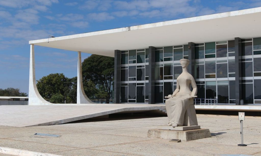 Bloco de senadores se articula para fixar tempo de mandato para ministros do STF