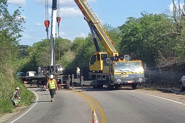 Dois dias após acidente, carreta finalmente é retirada e rodovia federal no RN é totalmente liberada