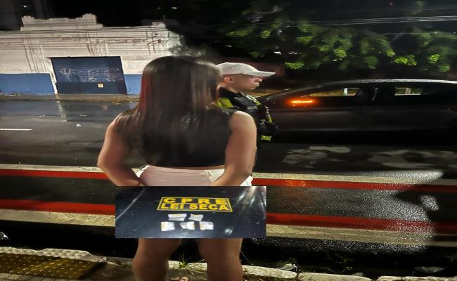 Mulher de 24 anos é presa com cocaína nas partes íntimas durante blitz da Lei Seca em Natal