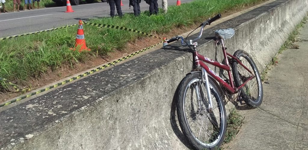 Funcionário de fábrica é morto a tiros quando seguia para o trabalho de bicicleta na BR-101