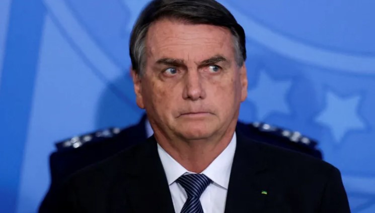 Ministro da CGU confirma registro de vacinação de Bolsonaro contra Covid