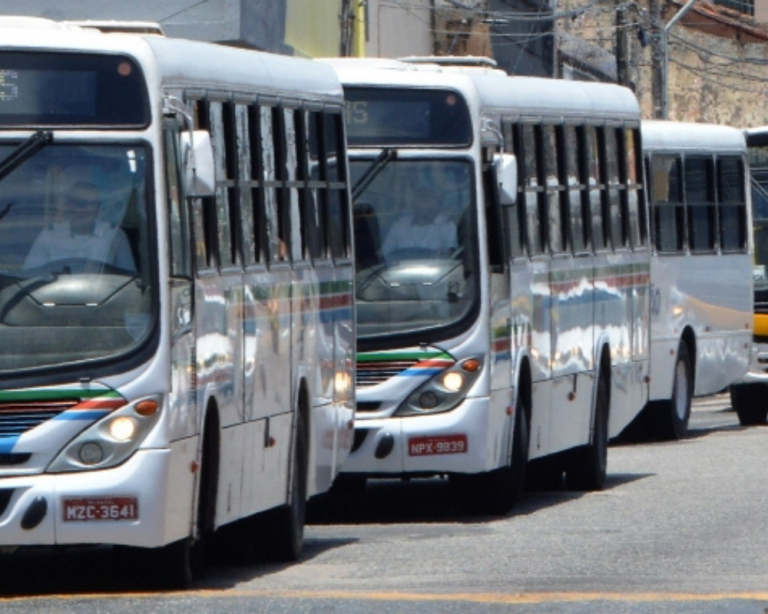 Homens se disfarçam de passageiros e assaltam ônibus na Região Metropolitana de Natal