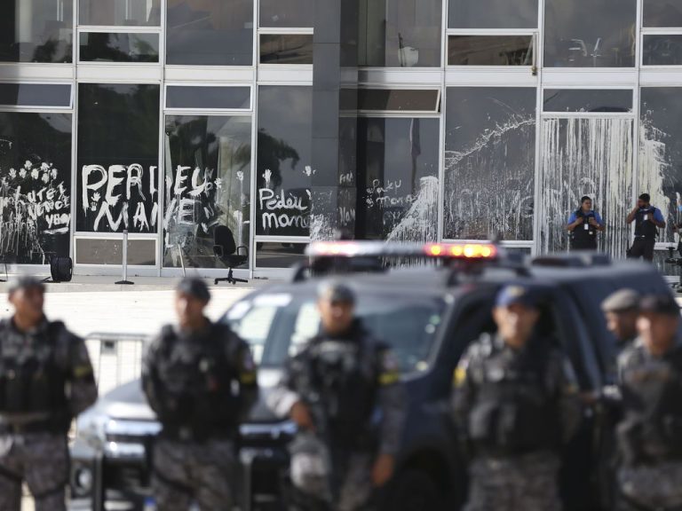 Governo Lula coloca sigilo em imagens com invasão do Palácio do Planalto