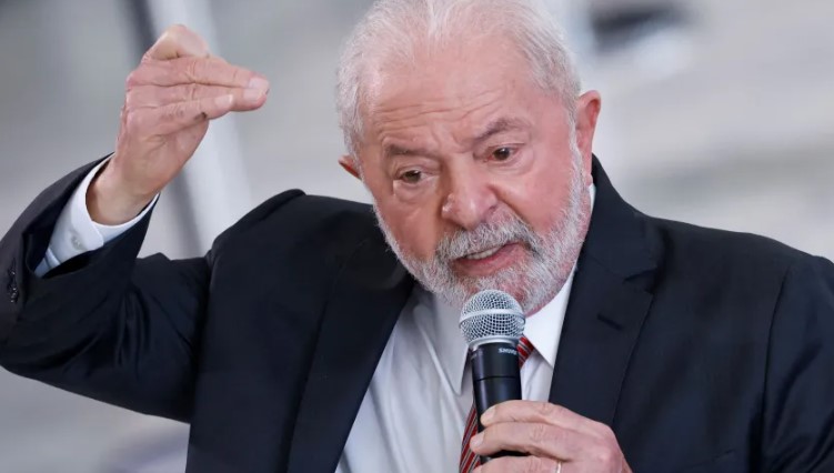 Lula volta a atacar autonomia do BC e diz que cabe ao Senado ficar “vigilante” sobre Campos Neto e taxa de juros