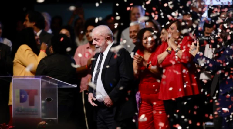 Lula chora 3 vezes em 19 minutos no aniversário do PT