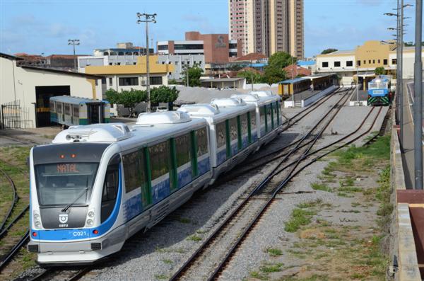 Trem atropela homem na avenida Felizardo Moura