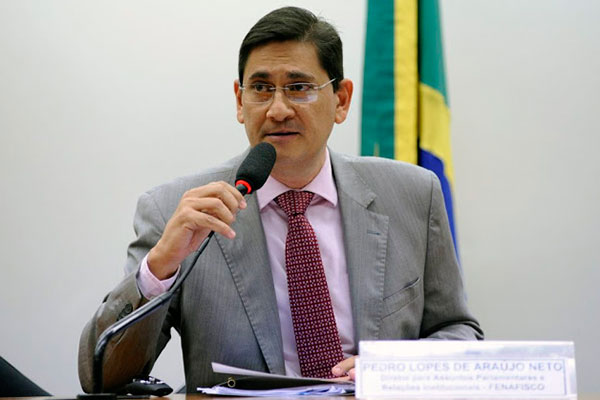 Pedro Lopes quebra silêncio, nega envolvimento com qualquer desvio e ataca delegada que pediu busca e apreensão