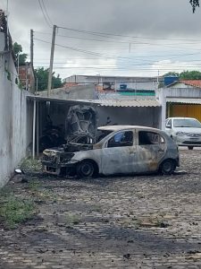 Carros da prefeitura de Parnamirim são incendiados