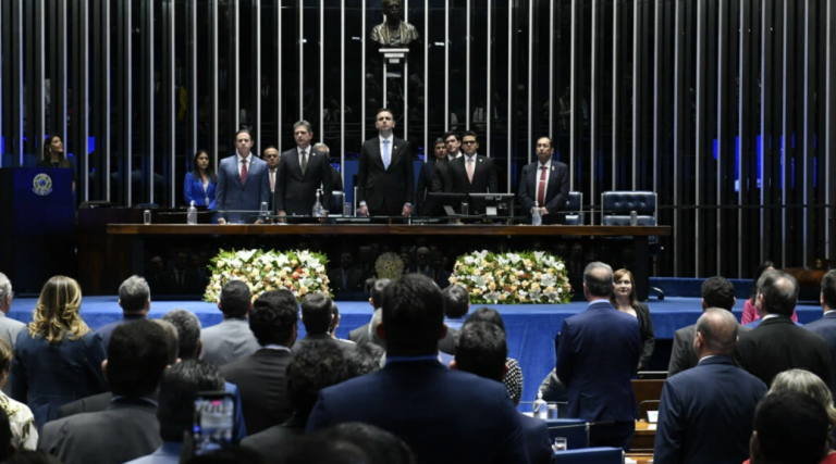 Senadores definem que vão trabalhar apenas três dias por semana