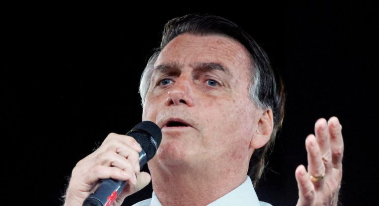 Bolsonaro critica Lula por volta dos impostos sobre combustíveis: ‘Tremendo gastador’