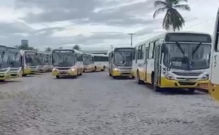 Ônibus saem das garagens e retomam circulação em Natal