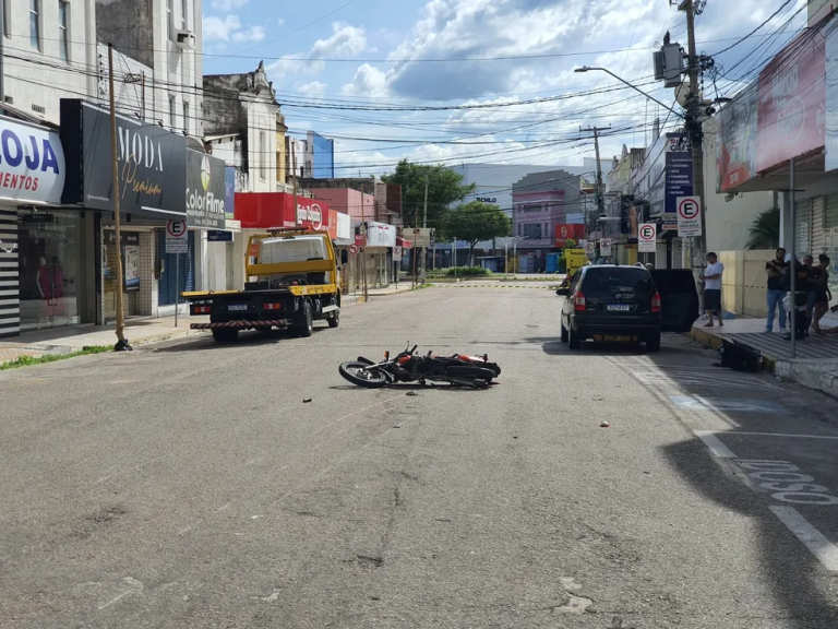 Motociclista morre após colidir com carro e ser arremessado cerca de 50 metros em Mossoró, diz polícia